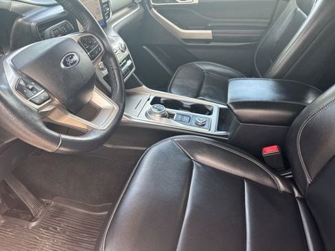 Used 2021 Ford Explorer XLT w/ Equipment Group 202A AWD/4WD image 11