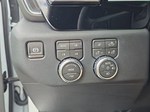 New 2026 GMC Sierra 3500 SLT w/ SLT Premium Package AWD/4WD image 22