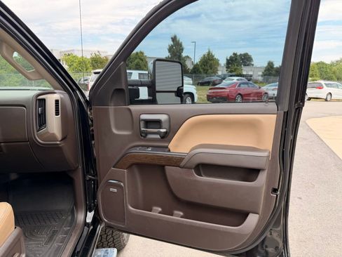 Used 2019 GMC Sierra 2500 Denali w/ Duramax Plus Package AWD/4WD image 28
