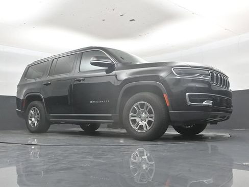 Used 2022 Jeep Wagoneer Series I AWD/4WD image 40