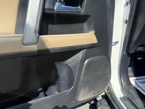 Used 2018 Toyota 4Runner SR5 Premium image 10