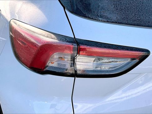 Used 2020 Ford Escape SE image 28