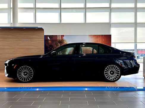New 2026 BMW 740i xDrive w/ Executive Package AWD/4WD image 4