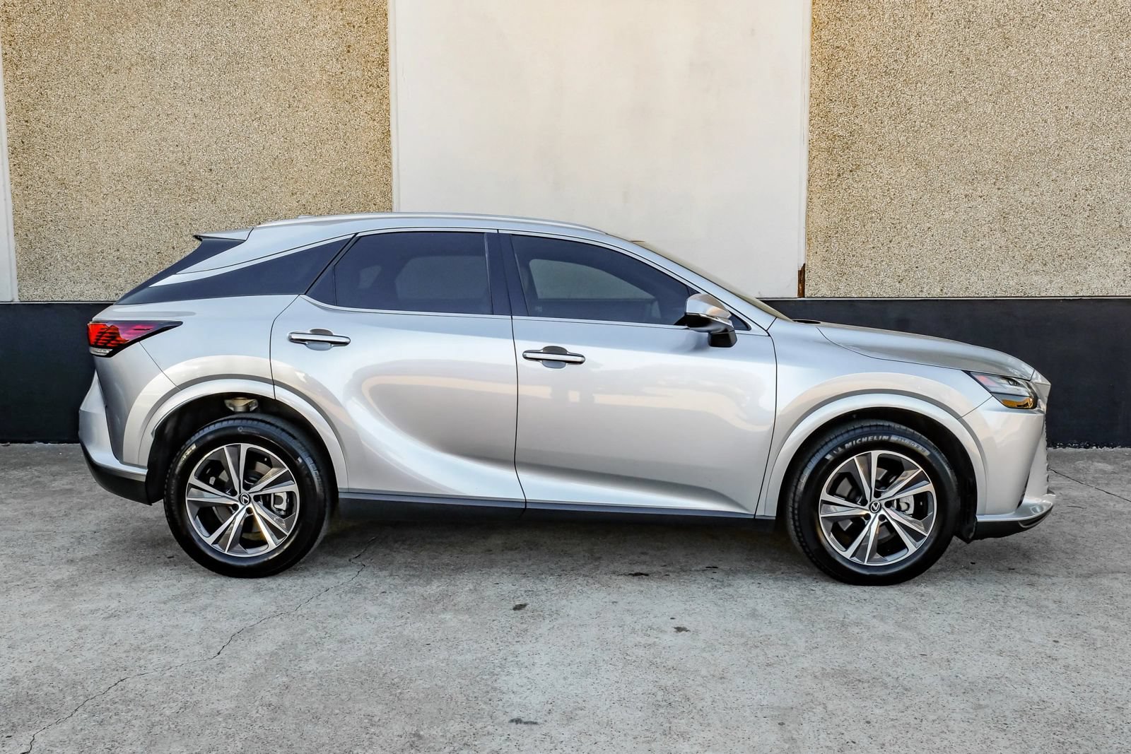Used 2023 Lexus RX 350 Premium w/ Accessory Package (Z1) FWD image 7