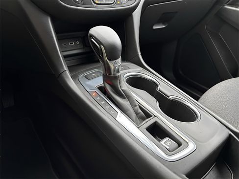 Used 2024 Chevrolet Equinox LT image 23