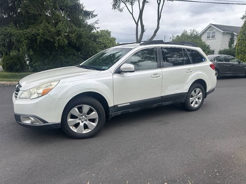 Used 2012 Subaru Outback 2.5i Premium w/ All-Weather Pkg AWD/4WD image 4