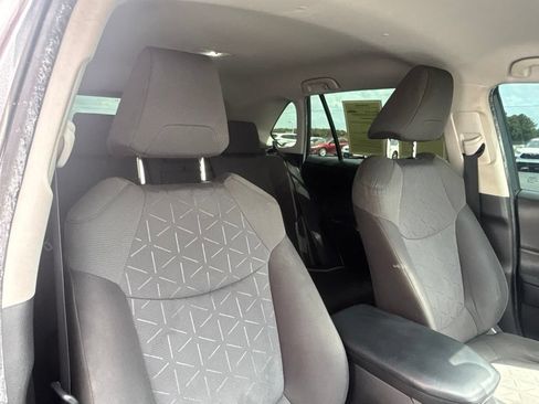 Used 2020 Toyota RAV4 XLE FWD image 17