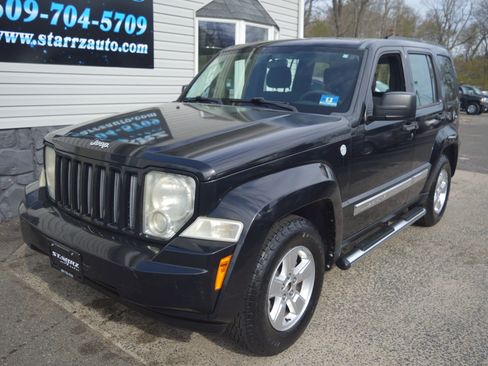 Used 2010 Jeep Liberty Sport image 1
