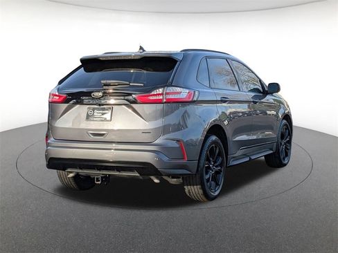 Used 2022 Ford Edge SE w/ Black Appearance Package image 5