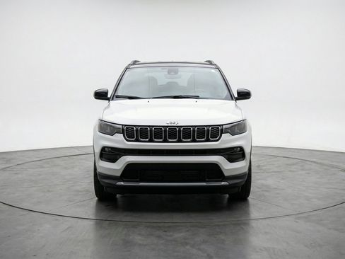 Used 2025 Jeep Compass Limited AWD/4WD image 2