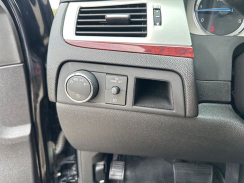 Used 2014 Cadillac Escalade Premium image 31