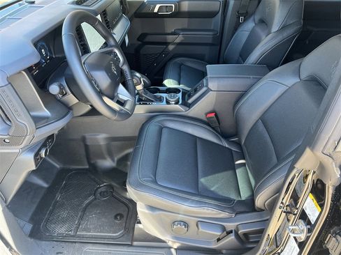 New 2025 Ford Bronco Badlands image 17