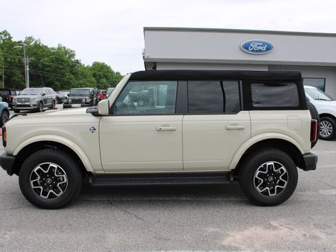 Used 2025 Ford Bronco Outer Banks AWD/4WD image 1