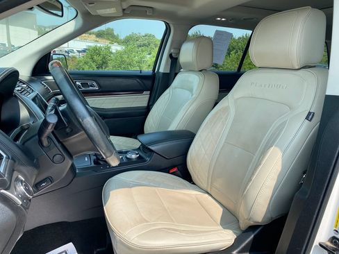 Used 2018 Ford Explorer Platinum AWD/4WD image 10