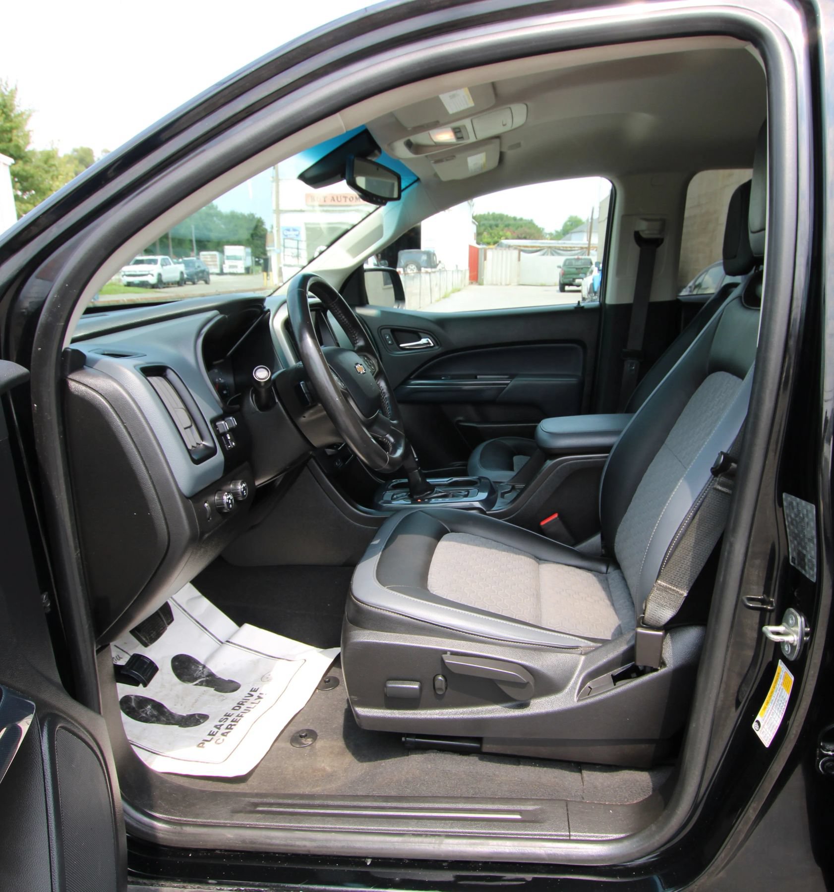 Used 2020 Chevrolet Colorado Z71 w/ Z71 Midnight Edition AWD/4WD image 8