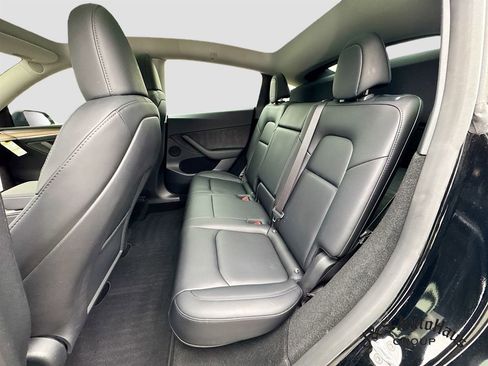 Used 2023 Tesla Model Y Performance image 25