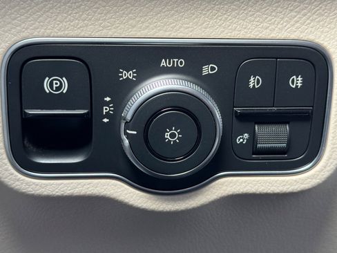 Certified 2025 Mercedes-Benz GLB 250 image 31