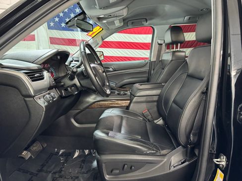 Used 2019 Chevrolet Suburban LT image 9