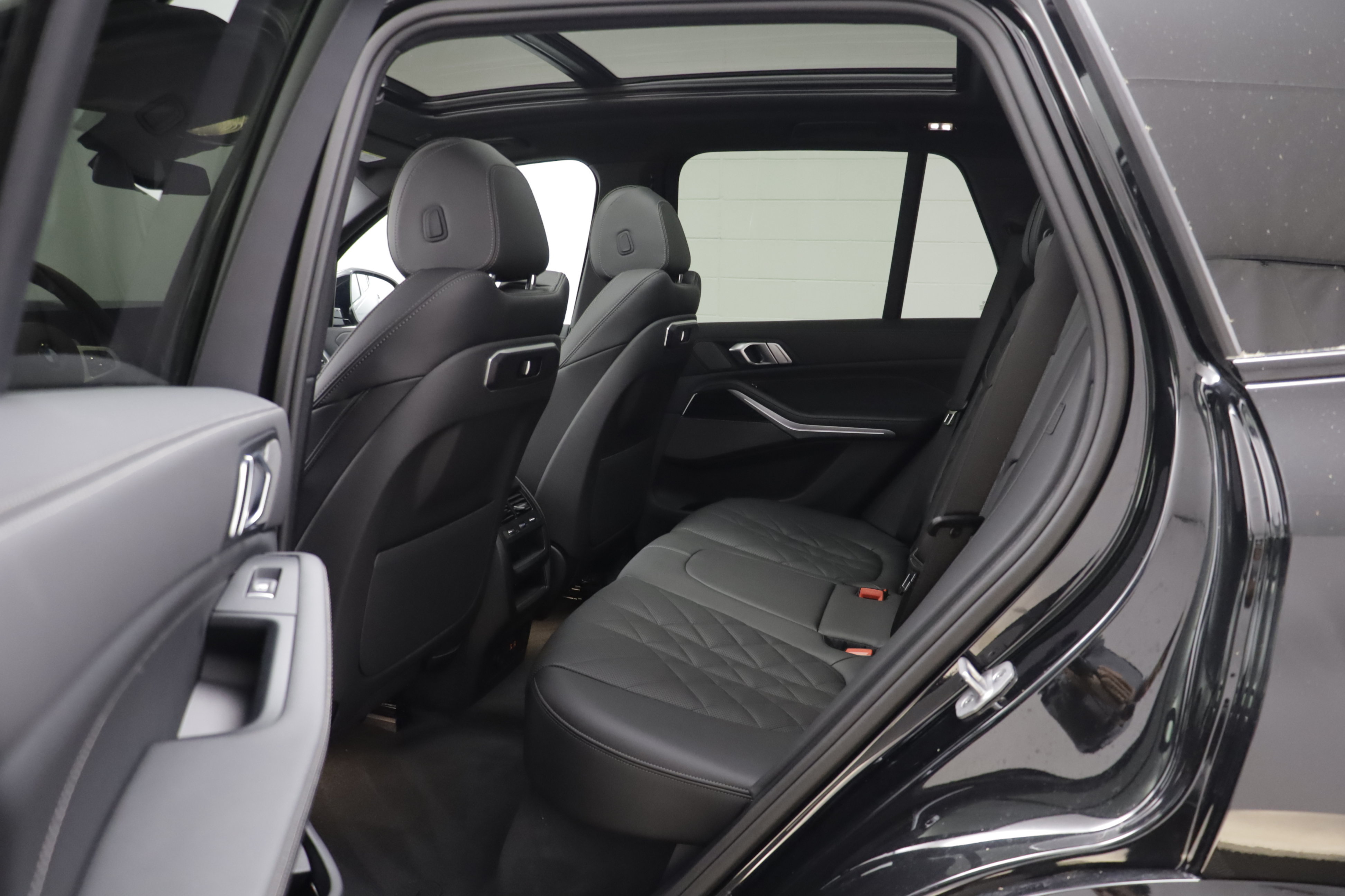 Used 2026 BMW X5 xDrive40i w/ M Sport Package AWD/4WD image 13