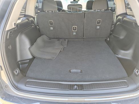 Used 2022 Jeep Grand Cherokee Laredo w/ Luxury Tech Group I image 11