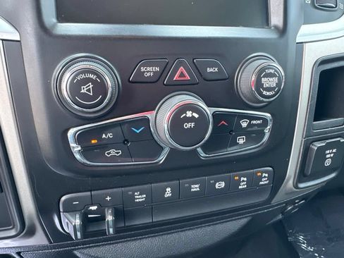 Used 2016 RAM 3500 SLT w/ Cold Weather Group AWD/4WD image 27