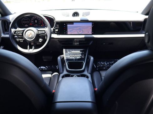 Certified 2025 Porsche Cayenne Coupe w/ Premium Package Plus AWD/4WD image 20