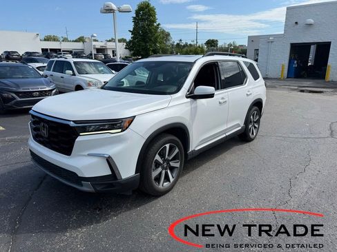 Used 2023 Honda Pilot Touring image 1