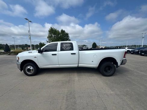 Used 2024 RAM 3500 Tradesman w/ Chrome Appearance Group AWD/4WD image 8