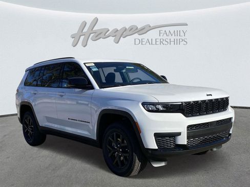 New 2025 Jeep Grand Cherokee L Altitude image 3