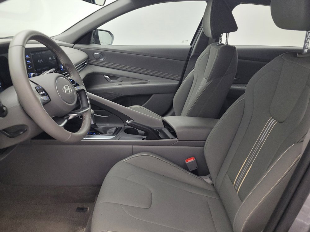 Used 2025 Hyundai Elantra Sport FWD image 17