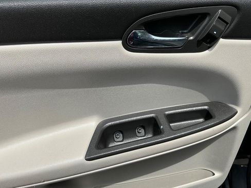 Used 2011 Chevrolet Impala LT FWD image 16