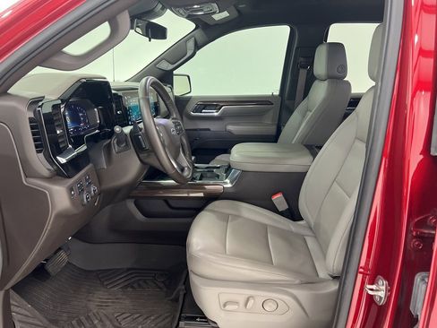 Used 2024 Chevrolet Silverado 1500 LT Trail Boss w/ Convenience Package II image 18