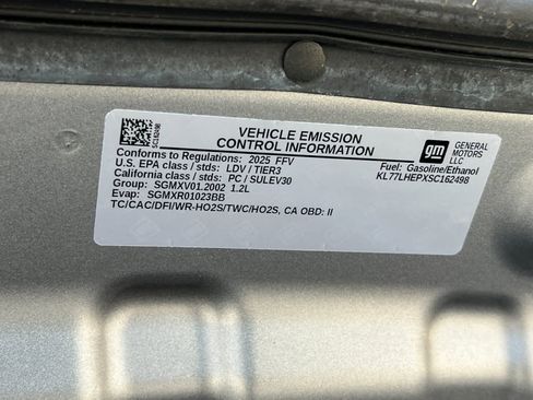Used 2025 Chevrolet Trax LT FWD image 30