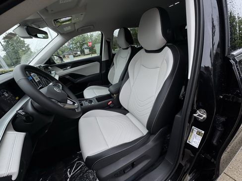 New 2025 Volkswagen Tiguan SE image 15