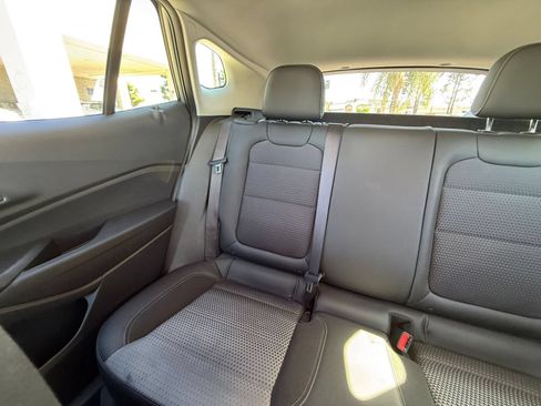 Used 2025 Chevrolet Trax LT FWD image 36