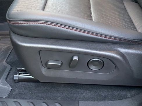 Used 2025 GMC Canyon AT4 w/ AT4X Package image 31