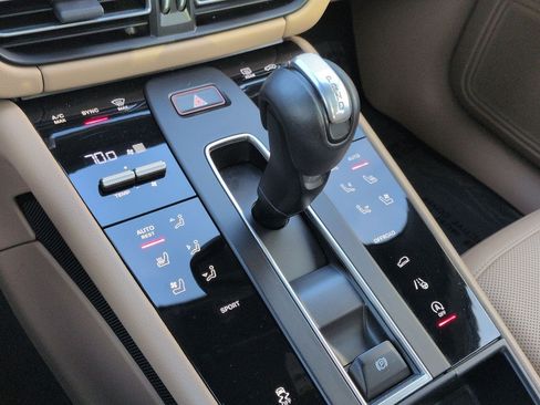 Used 2024 Porsche Macan AWD/4WD image 18