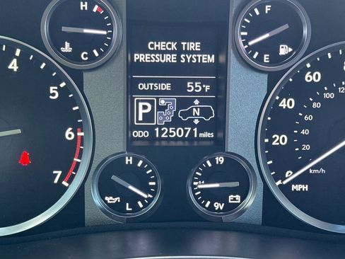 Used 2015 Lexus LX 570 4WD w/ Luxury Package image 37