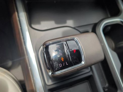 Used 2025 GMC Sierra 1500 SLT w/ SLT Premium Plus Package AWD/4WD image 31