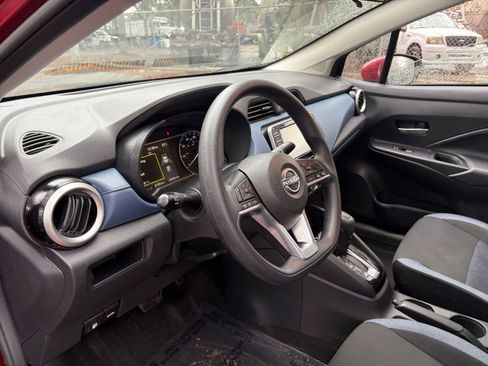 Used 2025 Nissan Versa SV image 30