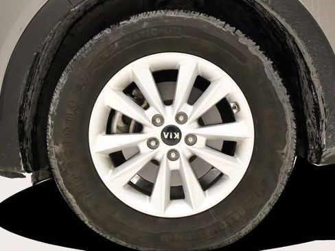 Used 2019 Kia Sorento L image 9