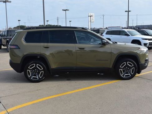 New 2026 Jeep Cherokee Laredo image 4