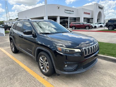 Used 2019 Jeep Cherokee Latitude Plus FWD image 1