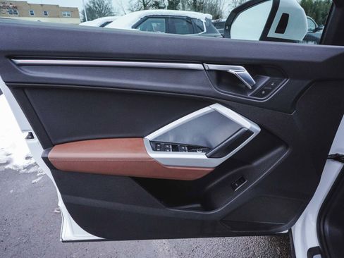 Used 2021 Audi Q3 2.0T Premium Plus w/ Premium Plus Package image 9