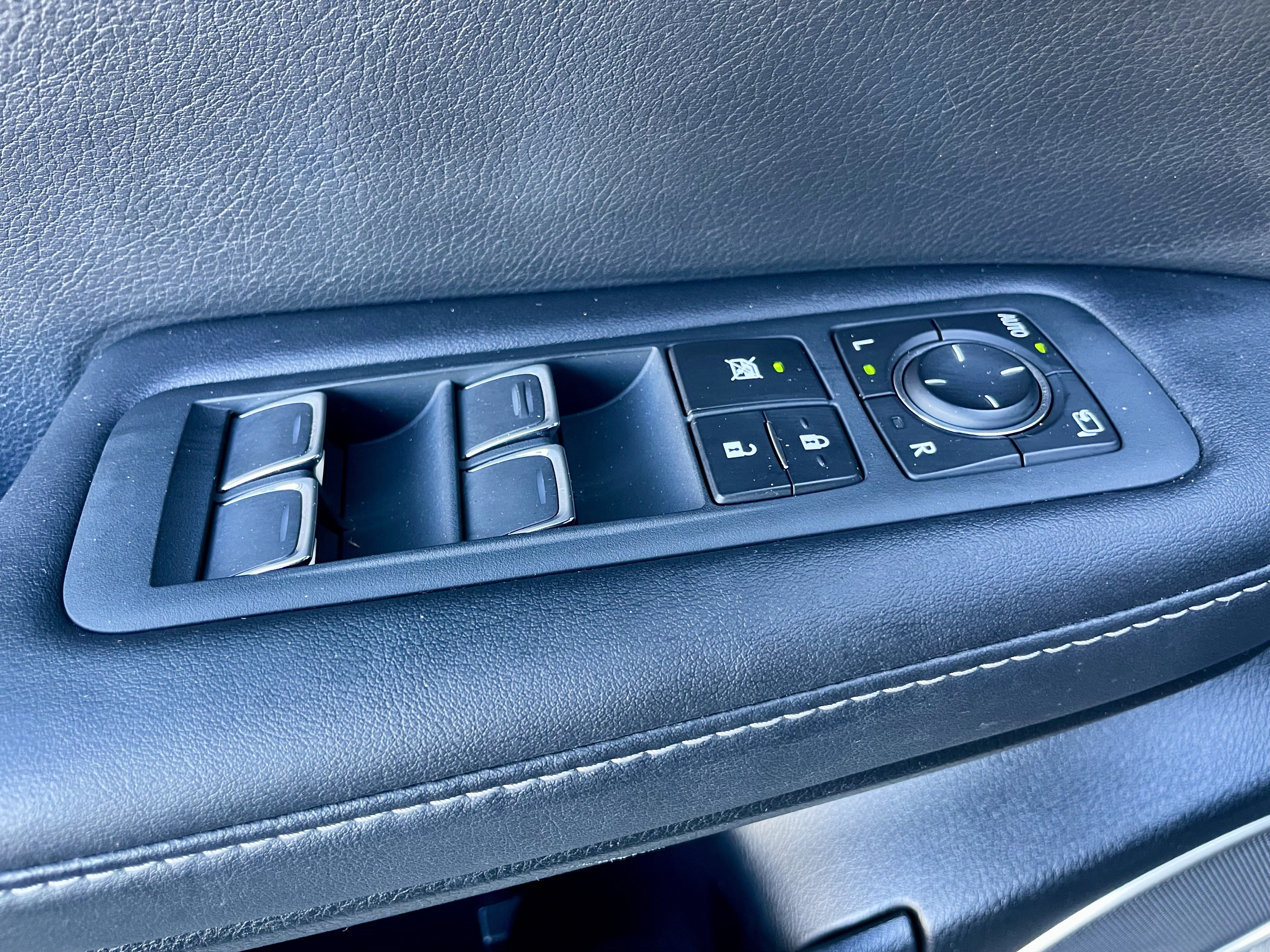 Used 2021 Lexus RX 350L Premium w/ Premium Package AWD/4WD image 11