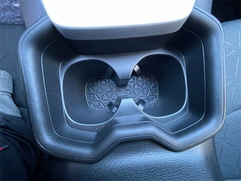 Used 2021 Toyota RAV4 XLE image 24