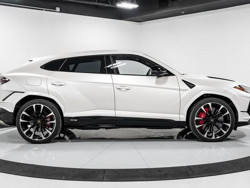 Used 2024 Lamborghini Urus S AWD/4WD image 2