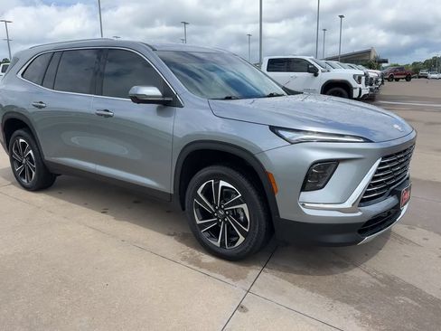 Used 2026 Buick Enclave Preferred FWD image 3