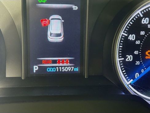 Used 2021 Toyota Venza LE AWD/4WD image 13