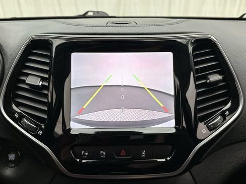 Used 2019 Jeep Cherokee Limited w/ Luxury Group AWD/4WD image 17